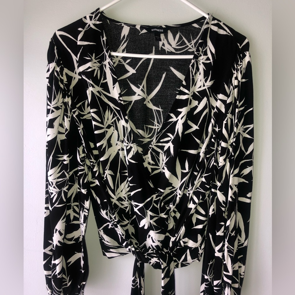 EXPRESS Black & White Flowy Sleeve Tie Up Deep V-neck Blouse XL